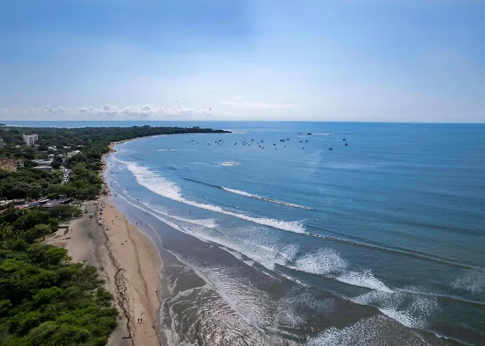 Iguana Surf Boutique Rooftop Pool & Beachfront * Tamarindo