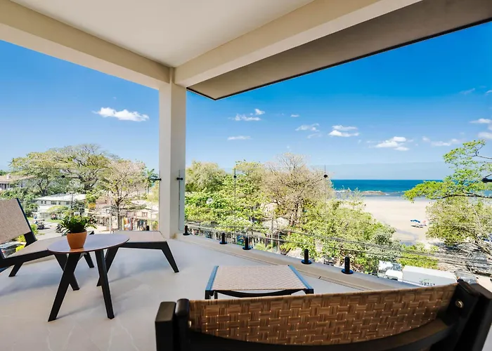 Iguana Surf Boutique Rooftop Pool & Beachfront *