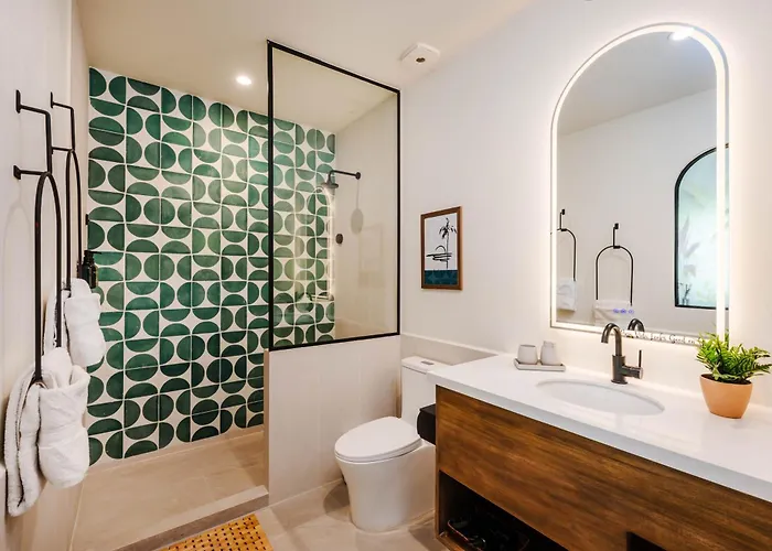 Iguana Surf Boutique Rooftop Pool & Beachfront Hotel Tamarindo