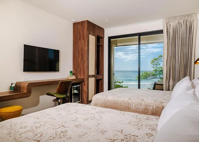Iguana Surf Boutique Rooftop Pool & Beachfront Tamarindo