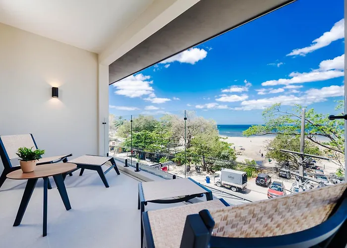 Iguana Surf Boutique Rooftop Pool & Beachfront Hotel