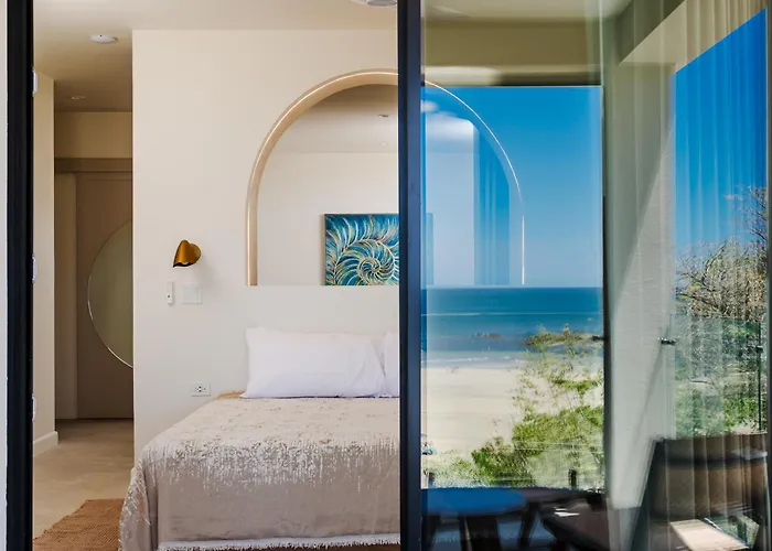 Iguana Surf Boutique Rooftop Pool & Beachfront * Tamarindo