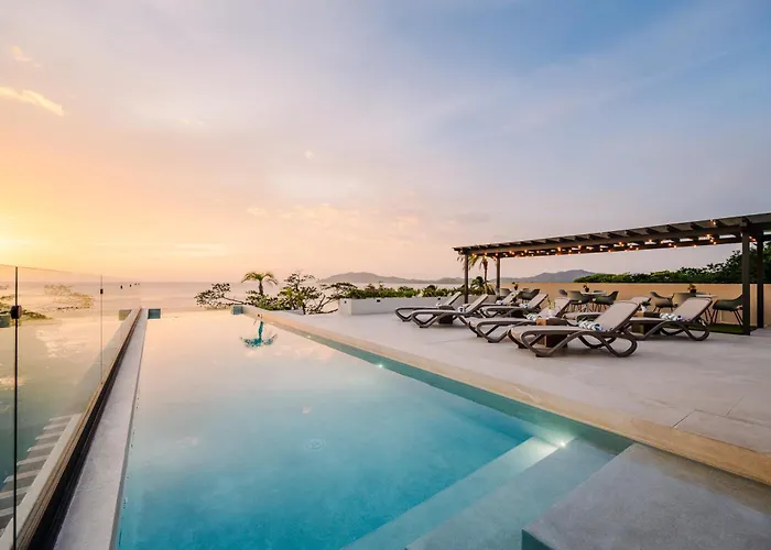 Iguana Surf Boutique Rooftop Pool & Beachfront Tamarindo