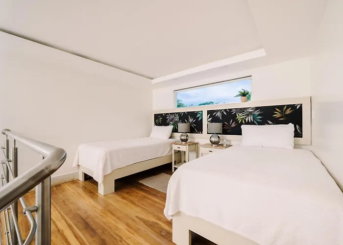 Hotel Iguana Surf Boutique Rooftop Pool & Beachfront *