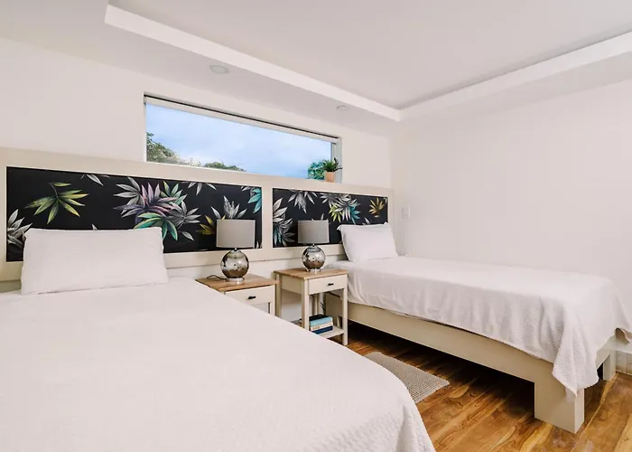 Iguana Surf Boutique Rooftop Pool & Beachfront * Tamarindo