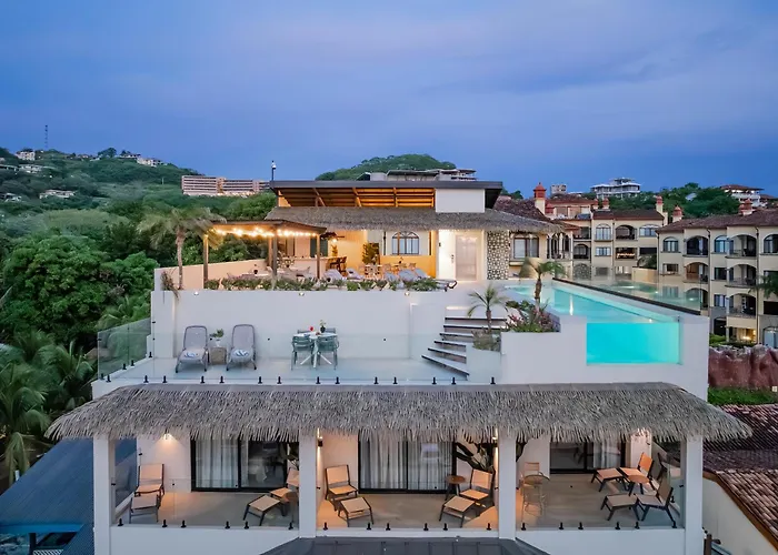 Iguana Surf Boutique Rooftop Pool & Beachfront