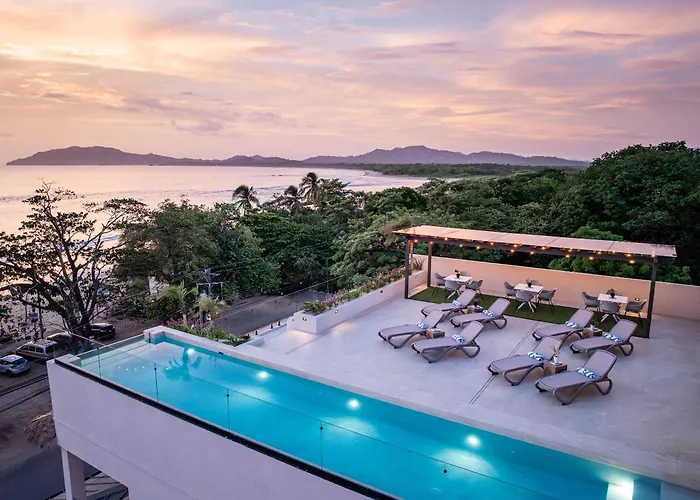 Iguana Surf Boutique Rooftop Pool & Beachfront