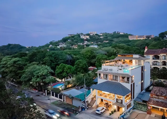 Hotel Iguana Surf Boutique Rooftop Pool & Beachfront Tamarindo