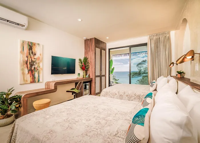 Iguana Surf Boutique Rooftop Pool & Beachfront