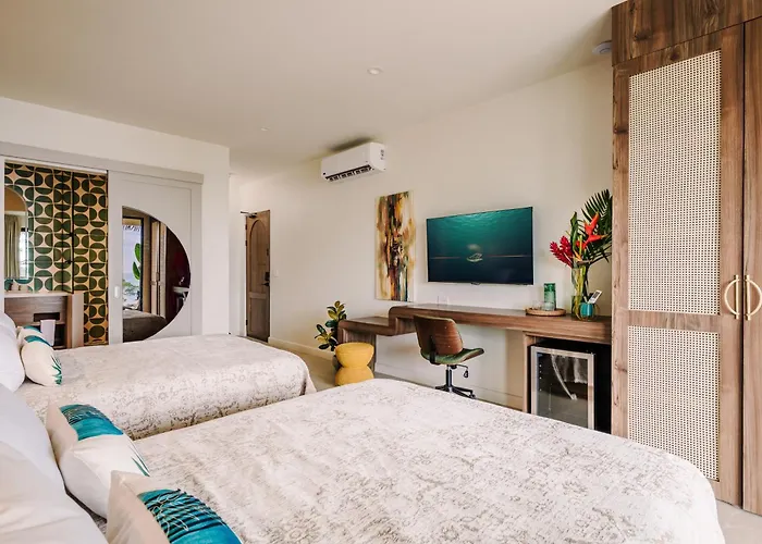 Iguana Surf Boutique Rooftop Pool & Beachfront Hotel *